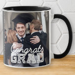 Glückwunsch Grad Modernes, benutzerfreundliches Fo Tasse<br><div class="desc">Dieses einfache und klassische Design besteht aus Serifentypografie und fügt ein benutzerdefiniertes Foto hinzu</div>
