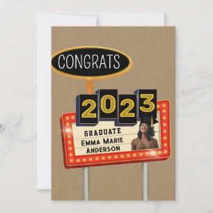 Glückwunschs 2023 Graduate Kraft Paper Retro Billb Ankündigung