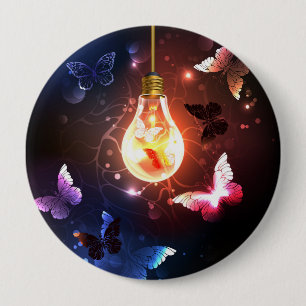 Glühbirne mit Nachtschmetterlingen Button