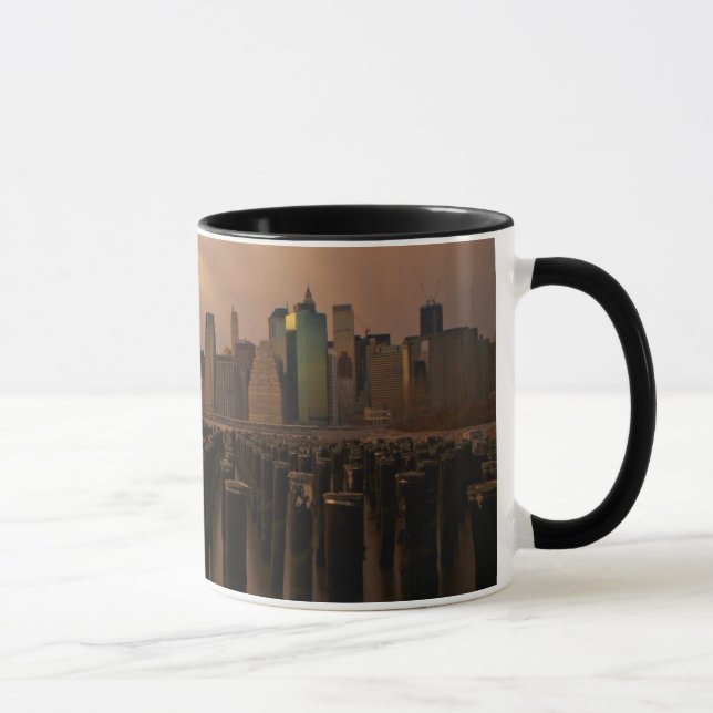 Glühen des Sonnenuntergangs während der Tasse (Rechts)