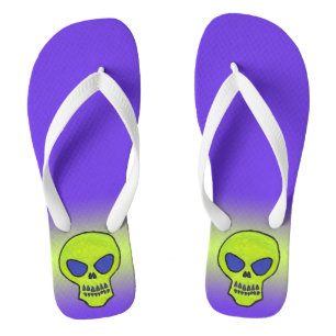 Glühend grüne Alien Skull Zähne Lila Flip Flops