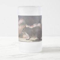 Glühende Eichhörnchen-Mattierte Tasse