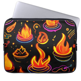 Glühende Flammensymbole auf dunkler Leinwand Laptopschutzhülle