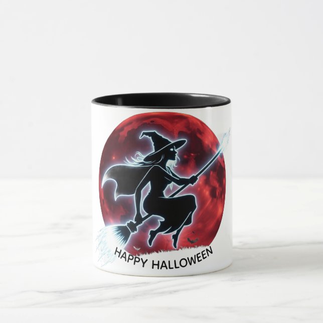 Glühende Hexe, die über die Halloween-Tasse des ro Tasse (Zentrum)