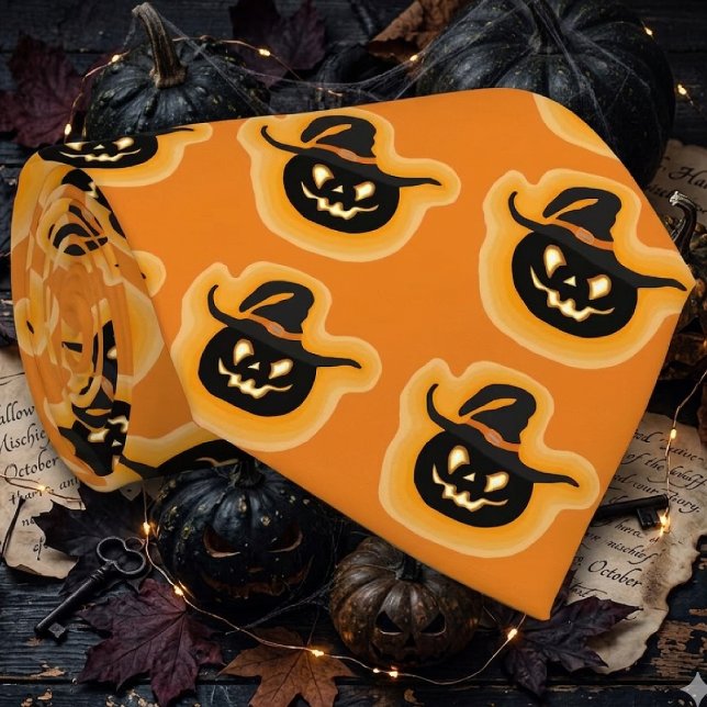Glühende Kürbishexe auf Orange Krawatte (Von Creator hochgeladen)
