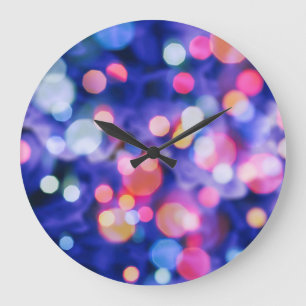 Glühende Lichter, verschwommenes Weihnachtsgebirge Große Wanduhr