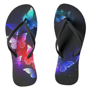 Glühende Neon-Nachtschmetterlinge auf schwarzem Hi Flip Flops