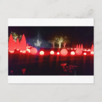 Glühende rote Lichtkunstinstallation Familienabend