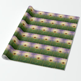 Glühende Sonnenblume auf grüner Wiese Geschenkpapier