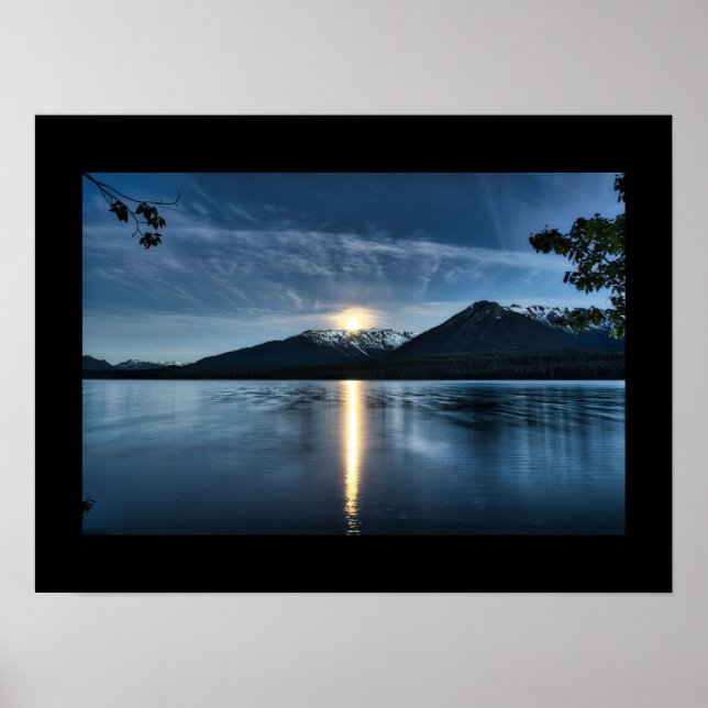 Glühender Mond über dem Poster (Vorne)