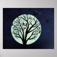 Glühender Mondlicht-Baum mit Krähen