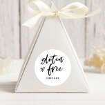 Glutenfreies Element | Modernes Lässiges Drehbuch  Runder Aufkleber<br><div class="desc">Dieses schlichte und stilvolle Gourmetlabel ist perfekt für Ihre Hochzeit! Trendy,  schwarz-weiß lässige handgeschriebene Schrift sagt "glutenfrei",  zusammen mit einem eleganten Herz. Es gibt einen Ort,  um die glutenfreie Leckerei hinzuzufügen,  sodass Ihre Gäste mit Zöliakie oder Glutenunverträglichkeit nicht vergessen werden!</div>
