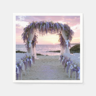 Glyzinien-Hochzeitsbogen am Strand Serviette