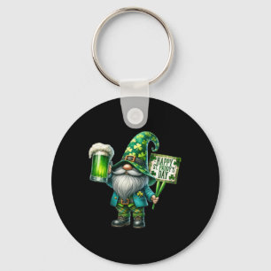 Gnom trinkt am St. Patricks Tag Frohen St. Patrick Schlüsselanhänger