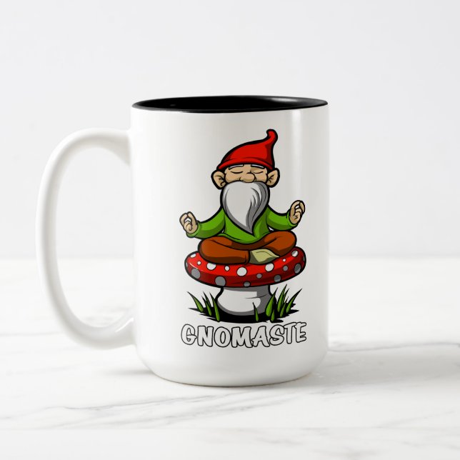 Gnomaste Zen-Yoga-Gartengnome-Meditation Zweifarbige Tasse (Links)