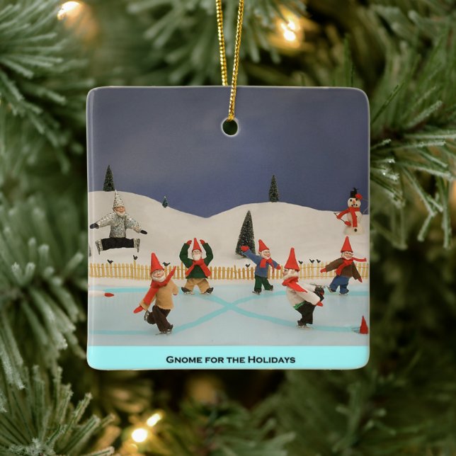 Gnome für die Weihnachtsfeiertage Keramikornament (Baum)