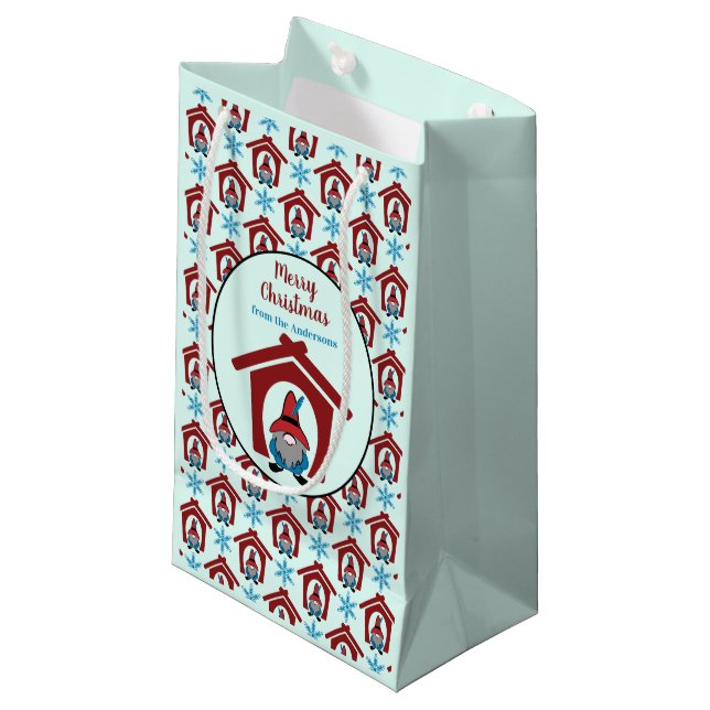 Gnome für Weihnachten Pattern Red Blue Personalisi Kleine Geschenktüte (Vorderseite Schrägansicht)