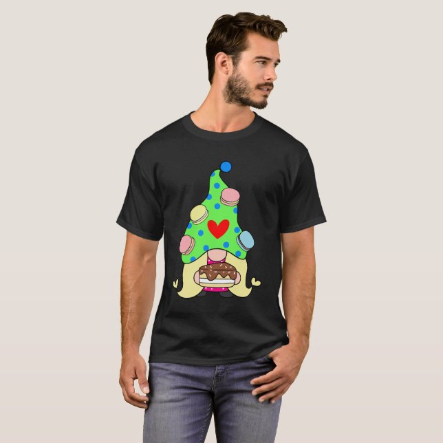 Gnome Macaron Cookies Hat und Cake Unisex T-Shirt (Vorne ganz)