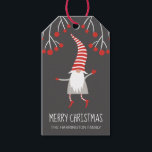Gnome Merry Christmas Holly Berries Geschenkanhänger<br><div class="desc">Niedlich Gnome Frohe Weihnachtsgeschenk-Tag mit heiligen Beeren rot und weiß auf schwarz. Dress up your gift tags mit gnomes für den Urlaub! Die vollständige Sammlung dieses Designs und seine Variationen finden Sie unter: https://www.zazzle.com/collections/cute_gnomes_christmas_collection-119856380377822110</div>