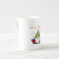Gnome mit Weihnachts-Baumhut-Tasse-Geschenk
