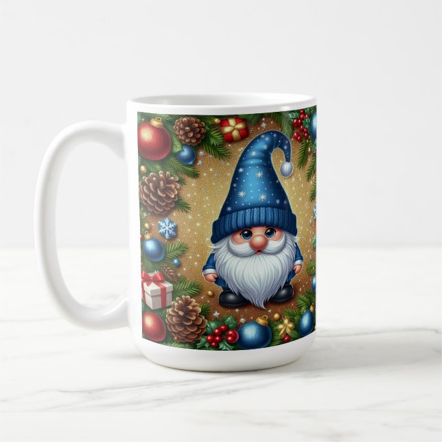 Gnome mit Weihnachtsdekorationen und Pinecones Kaffeetasse (Links)