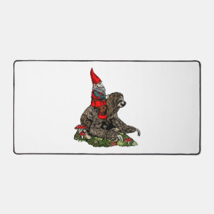 Gnome Riding a Sloth Schreibtischunterlage