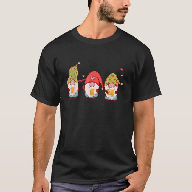 Gnomes Eating Oktoberfest Pretzel Sausage Bratwurs T-Shirt (Vorderseite)