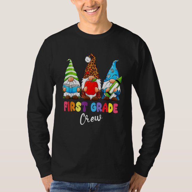 Gnomes First Grade Crew First Day Teacher Back To  T-Shirt (Vorderseite)