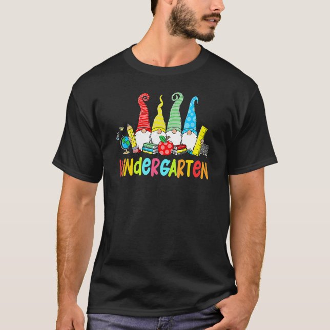 Gnomes Kindergarten Crew First Day Teacher Back To T-Shirt (Vorderseite)