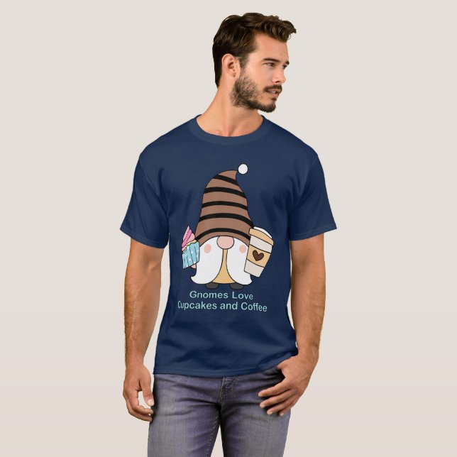 Gnomes Liebe Cupcakes und Kaffee Unisex T-Shirt (Vorne ganz)