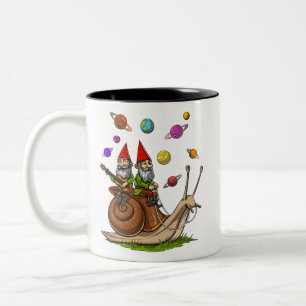 Gnomes Riding Snail Zweifarbige Tasse