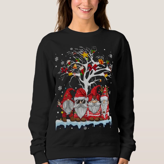 Gnomies in Red Gnome Weihnachten Ugly Tree Lights  Sweatshirt (Vorderseite)