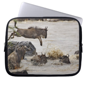 Gnu springt in den Mara-Fluss Laptopschutzhülle