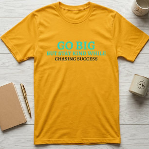 Go Big, Bleibe inspirierende Typografie T-Shirt