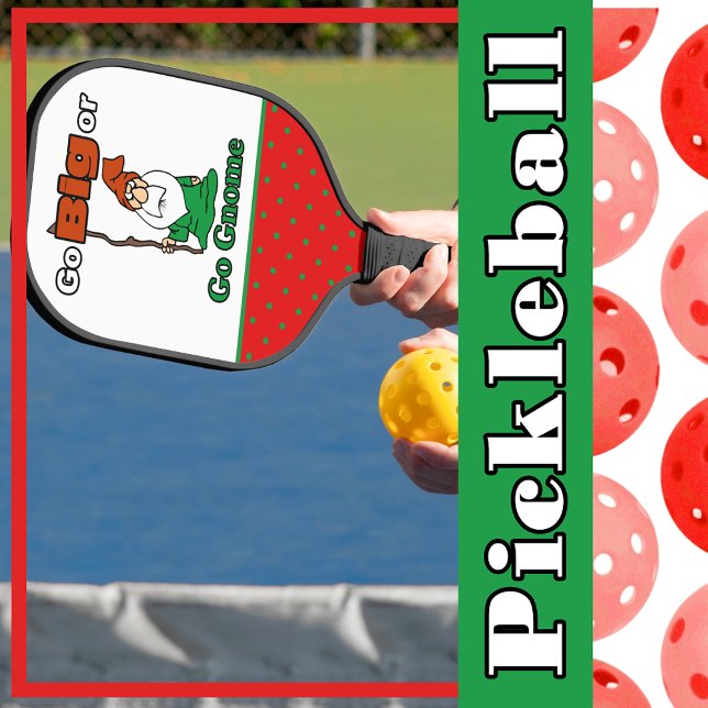 Go Big oder Go Gnome, Red und Green Polka Dots Pickleball Schläger (Go Big or Go Gnome, Red and Green Polka Dots Pickleball Paddle
)