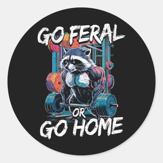 Go Feral oder Go Zuhause Bodybuilding Gym Raccoon  Runder Aufkleber (Vorderseite)