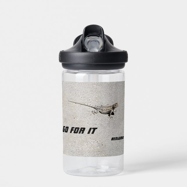 Go for It Sprichwort | Lizard on Sidewalk Foto Trinkflasche (Vorne)
