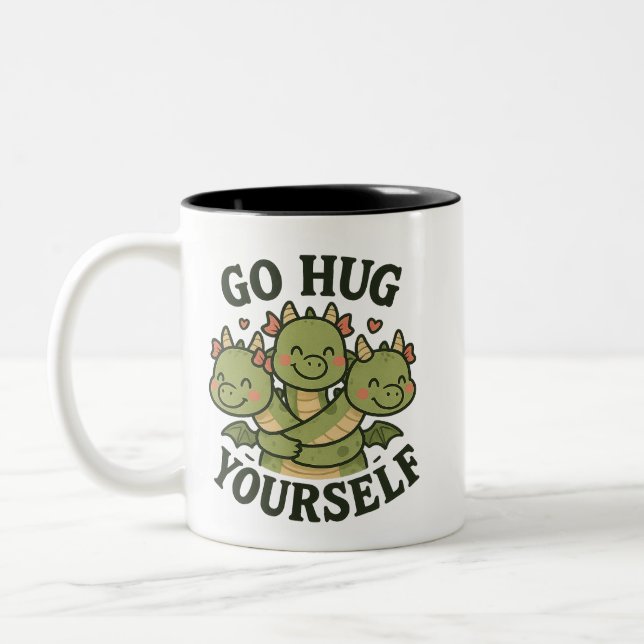 Go Hug Yourself Mug – Cute Three-Headed Dragon  Zweifarbige Tasse (Links)