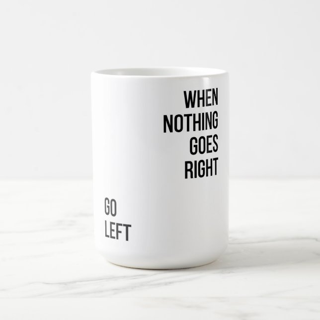 Go links schwarze Typografie Kaffeetasse (Mittel)