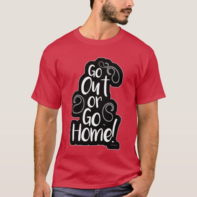Go Out or Zuhause Funny Adventure Slogan T-Shirt (Vorderseite)