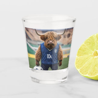 "Goal-Getter: Eine Hochlandkuh für Fußball verklei Schnapsglas