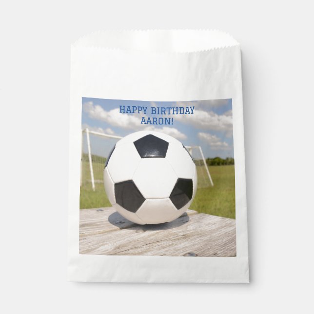 Goal Post Black and White Soccer Ball Sport Geschenktütchen (Vorderseite)
