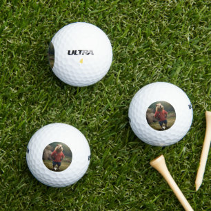 "Goal-Scoring Capybara: Der ultimative Fußballstar Golfball
