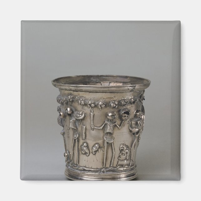 Goblet mit Skeletten mit Masken versehen Magnet (Vorne)