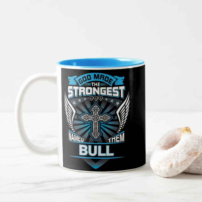 God Made The Strongest And Named Them Bull Zweifarbige Tasse (Mit Donut)