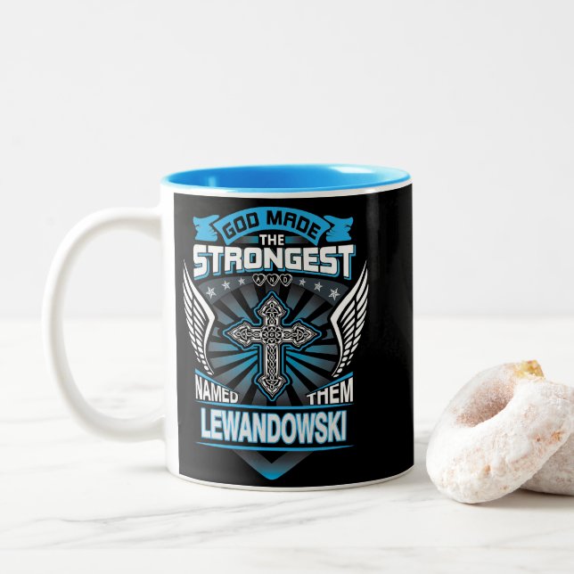 God Made The Strongest And Named Them Lewandowski Zweifarbige Tasse (Mit Donut)