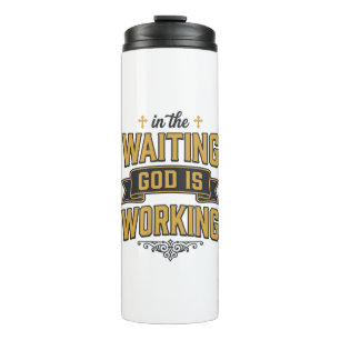 God wirkt Vintage-Glaubens-Typografie-Shirt_1 Thermosbecher