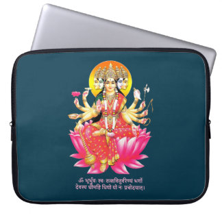 Goddess Gayatri Devi über Lotus Hindu Deity Laptopschutzhülle