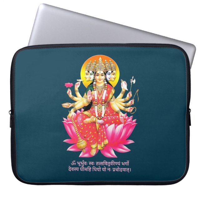 Goddess Gayatri Devi über Lotus Hindu Deity Laptopschutzhülle (Vorderseite)
