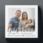 Godelterns Vielen Dank Godchild Baptisse Foto Squa Fotoplatte<br><div class="desc">Eine nachdenkliche Möglichkeit, den Pateneltern Ihres Babys zu danken, ist ihnen ein stilvolles Foto von ihrem Patenkind zu schenken, das sie als Sake gerettet haben. Alle Bilder und Formulierungen sind einfach zu personalisieren, einschließlich Zitat, in dem es steht: "Die Eltern sind ein Segen, danke, dass du meins bist." (IMAGE PLACEMENT...</div>